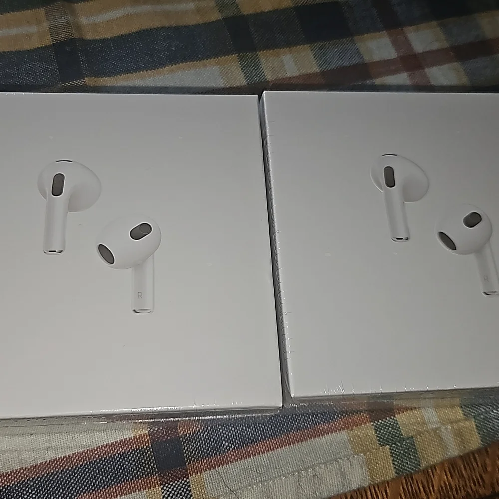 Apple White Wireless Earbuds
